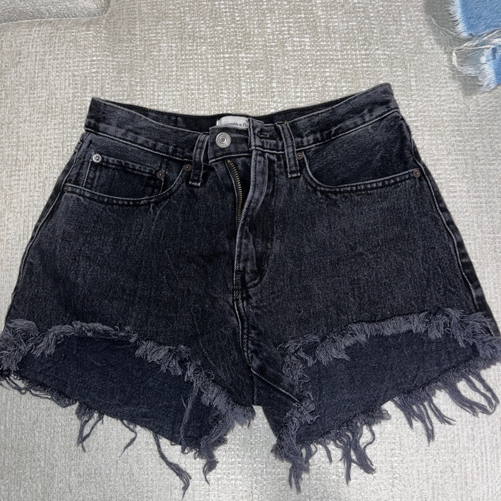 ABERCROMBIE CURVE LOVE HIGH RISE SHORTS